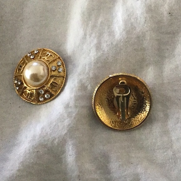 Large Chanel earnings - Picture 2 of 5